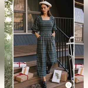 Jump suit. Size:Large